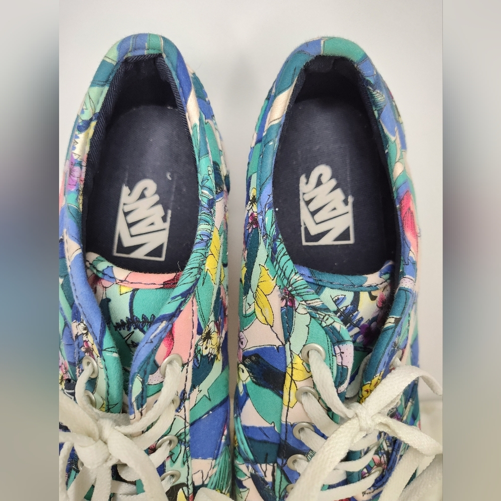 Vans - Picture 6 of 7